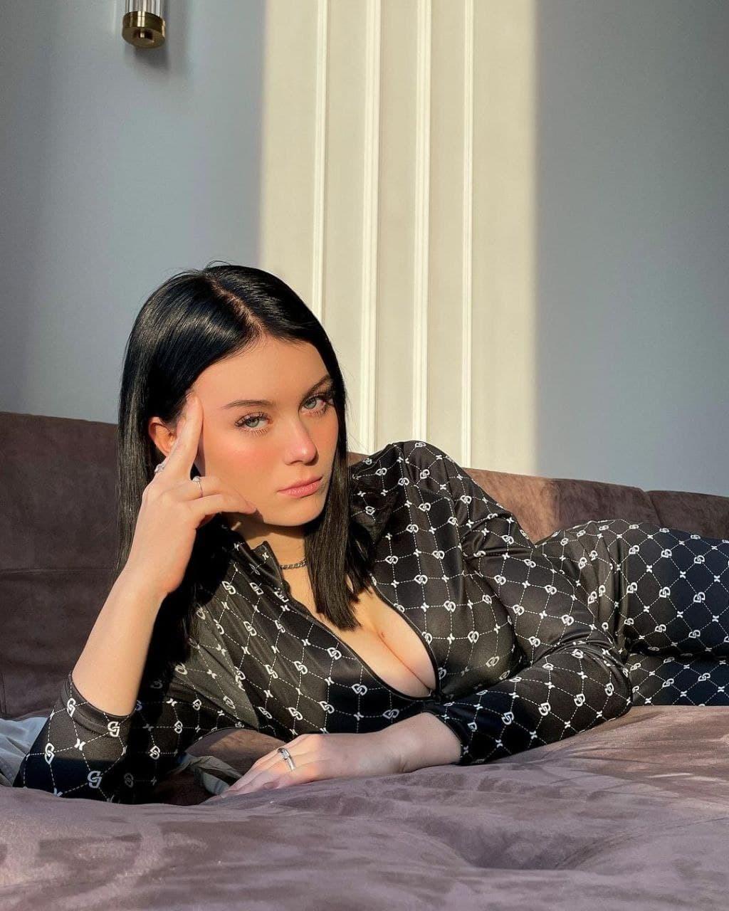 Дарья Перова дошик слив в купальнике Дарья Перова дошик слив в купальнике