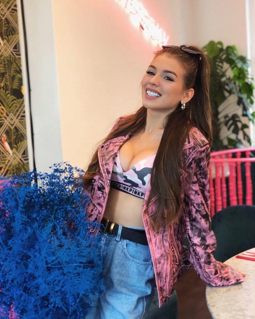 У девочки имеется сестра Лиза. У девочки имеется сестра Лиза.