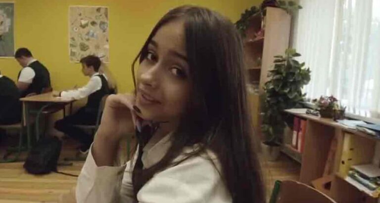 Она стала мемом, героиней множества запросов. Она стала мемом, героиней множества запросов.