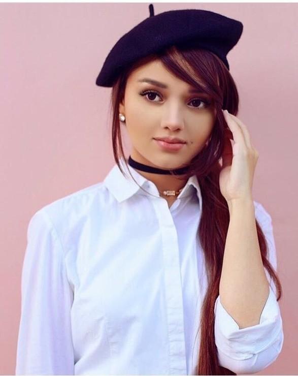 Стильный снимок Фиами в берете. Стильный снимок Фиами в берете.