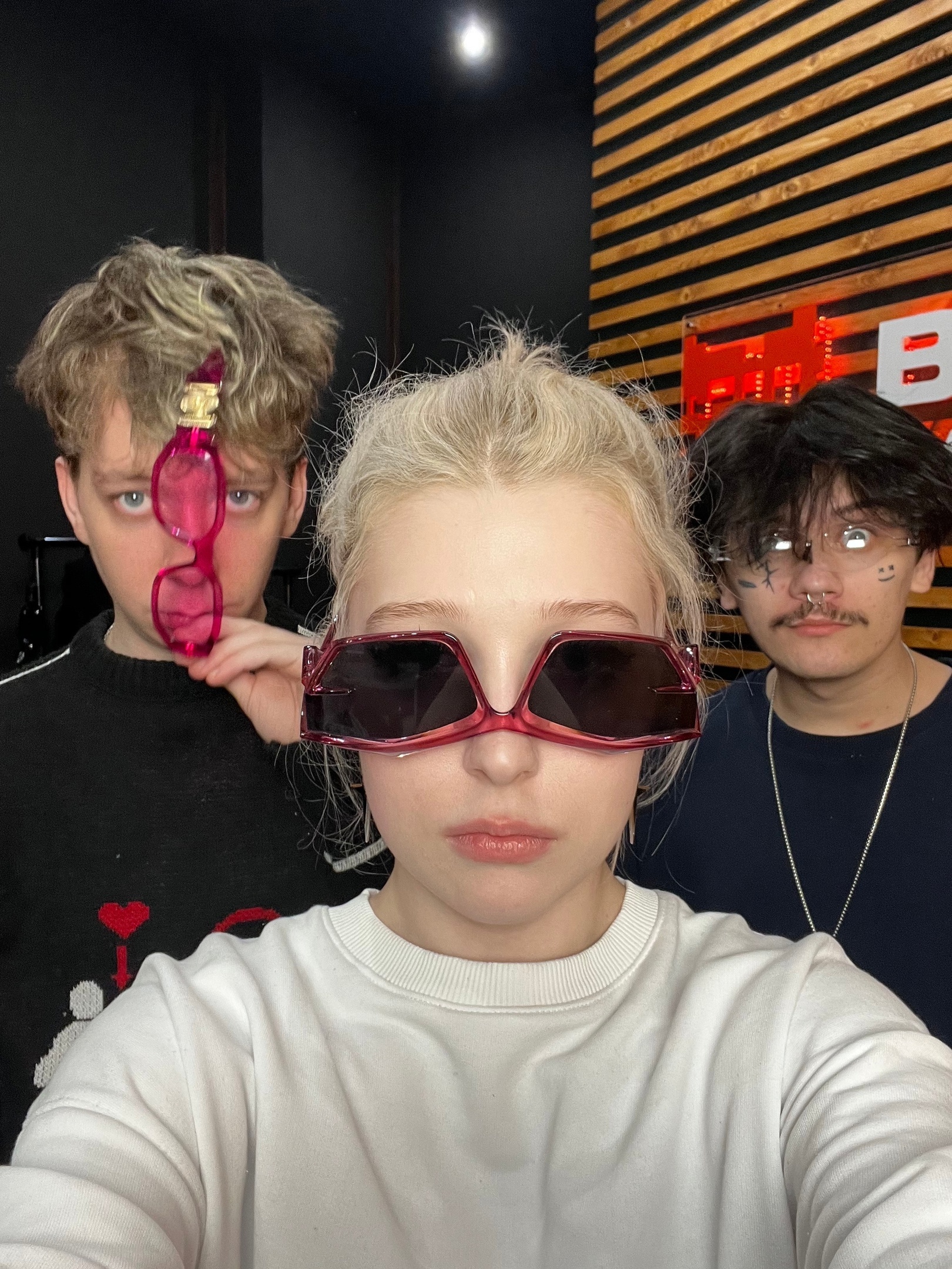 Смешное совместное фото EVEN CUTE, НАВЕРНОЕ ПОЭТ, ЯКОРЪ. Смешное совместное фото EVEN CUTE, НАВЕРНОЕ ПОЭТ, ЯКОРЪ.