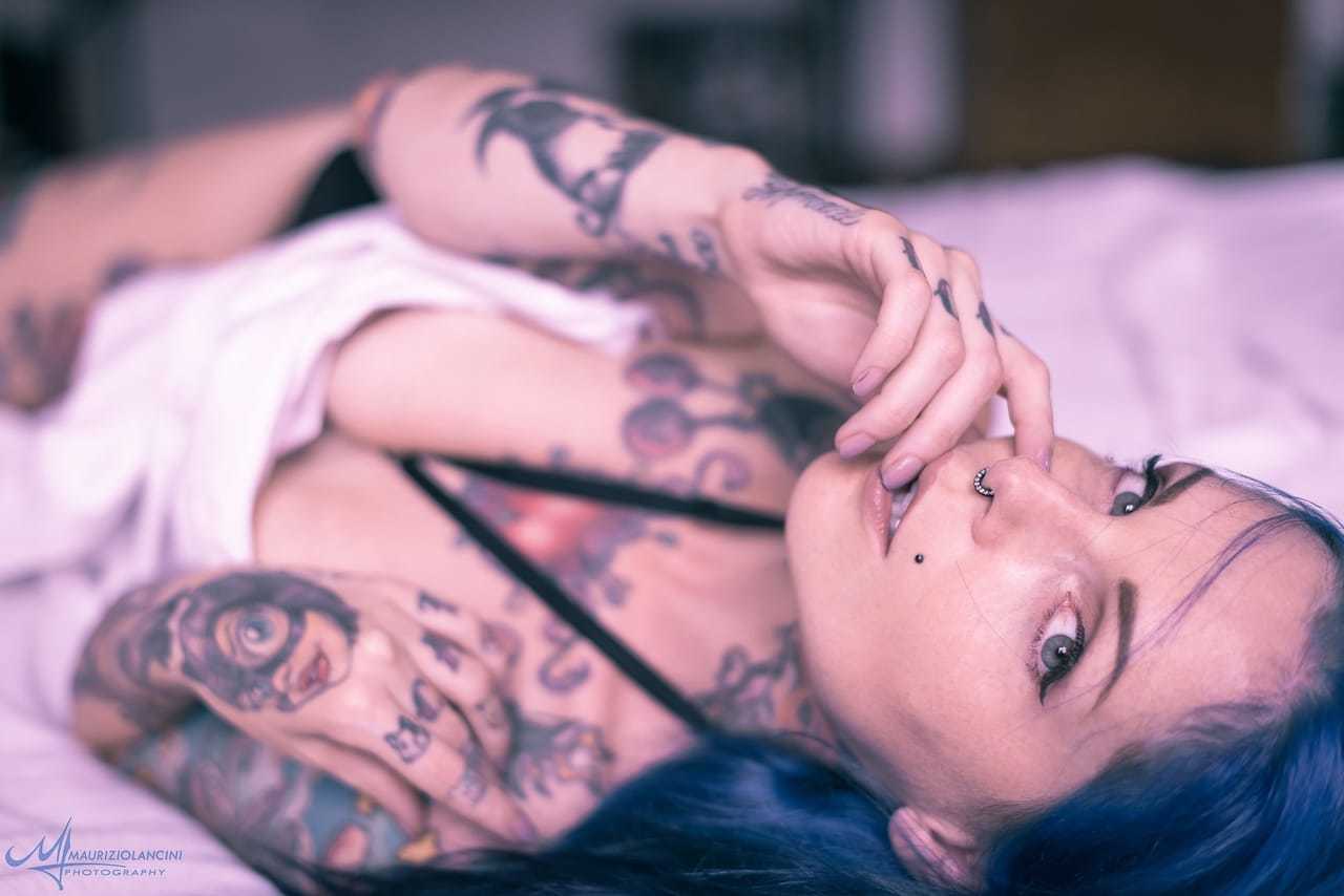 Популярность модель обрела благодаря своей превосходной пышной фигуре и изумительно красивой внешности. Популярность модель обрела благодаря своей превосходной пышной фигуре и изумительно красивой внешности.