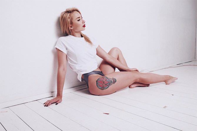 Девушка является фитнес-тренером, бикини-моделью, блогером и фотомоделью. Девушка является фитнес-тренером, бикини-моделью, блогером и фотомоделью.