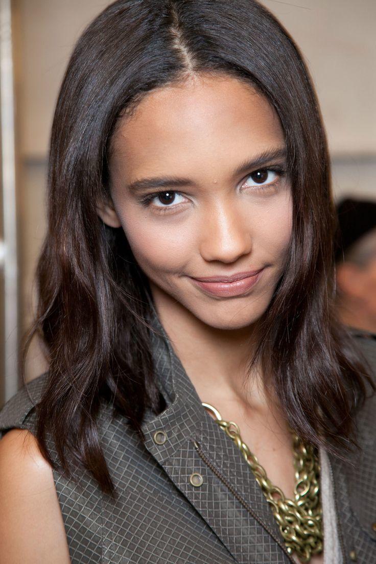 Самые красивые девушки мулатки 2025-2026 (50 фото) Самые красивые девушки мулатки 2025-2026 (50 фото)