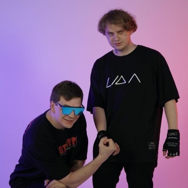 Даня Кашин и Слава КПСС на фото. Даня Кашин и Слава КПСС на фото.