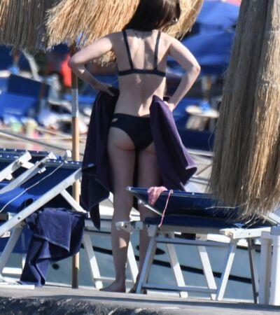 18+ Лили Коллинз горячие интим фото в нижнем белье и купальнике.