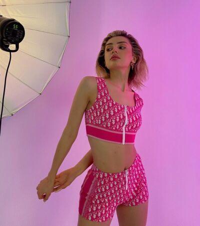 Полностью голая Дина Саева в бассейне слив. Доходы Дины Саевой в TikTok. За одну публикацию в «ТикТок» Дине платят от 1600 до 4100 долларов.