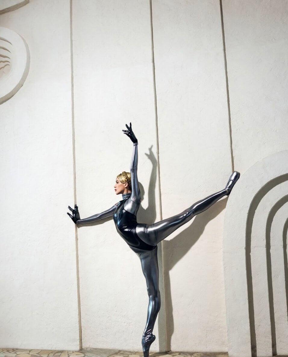 Анита Пудикова в образе близняшек из игры Atomic Heart. Анита Пудикова в образе близняшек из игры Atomic Heart.