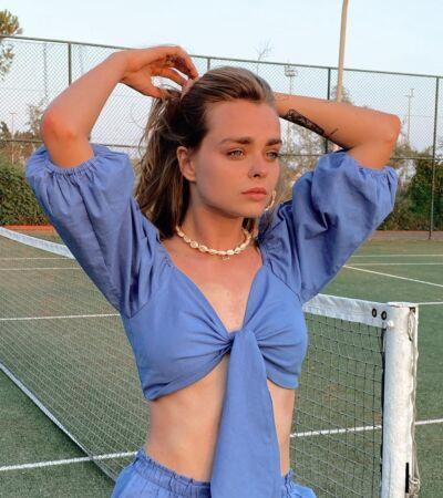 Маха родилась и жила в Ленинградской области, но сейчас переехала в Москву, где нашла друзей, многие из которых также снимают контент для ТикТока. Маха родилась и жила в Ленинградской области, но сейчас переехала в Москву, где нашла друзей, многие из которых также снимают контент для ТикТока.