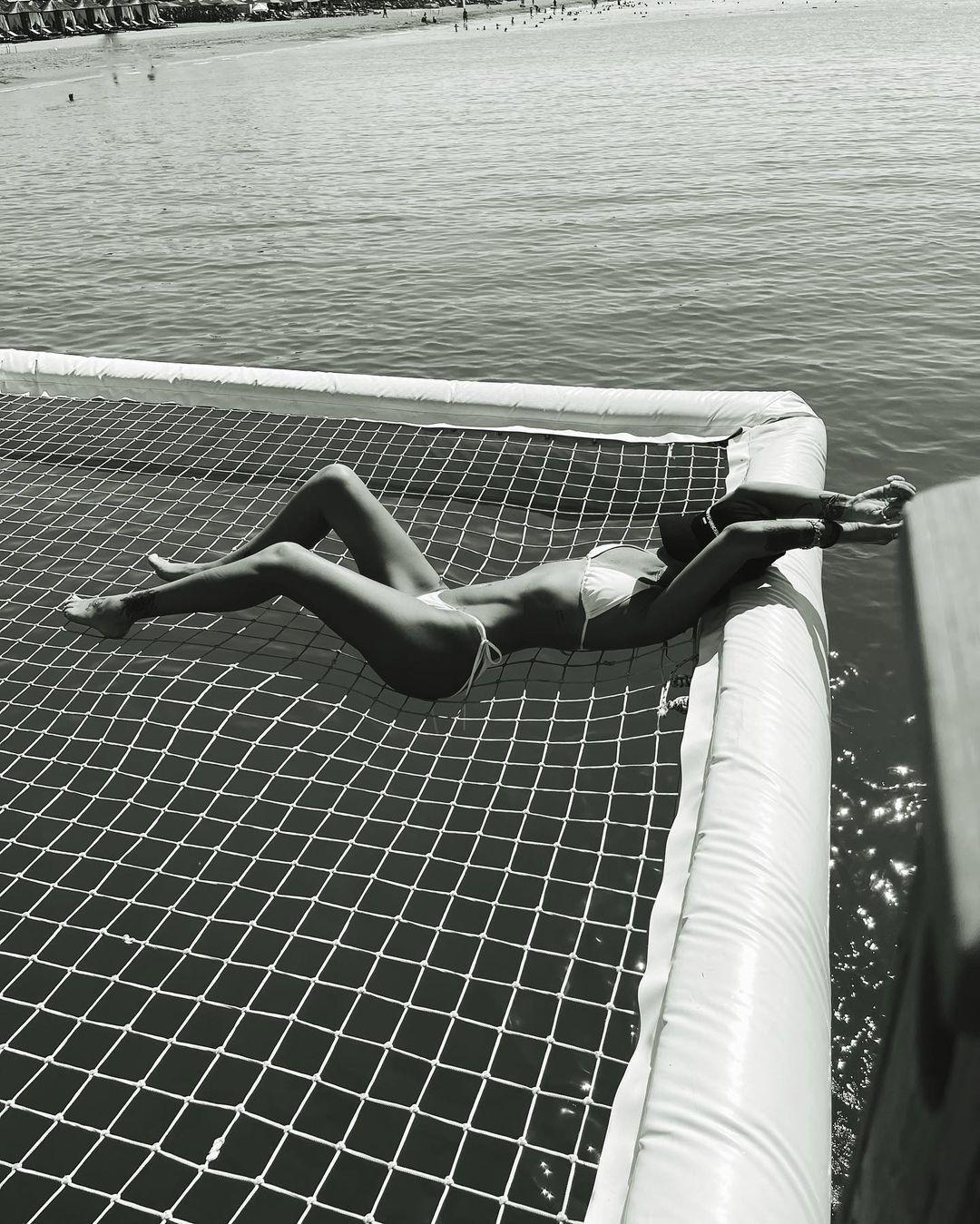 Айза Анохина (Долматова) "засветила" киску в Инстаграм...