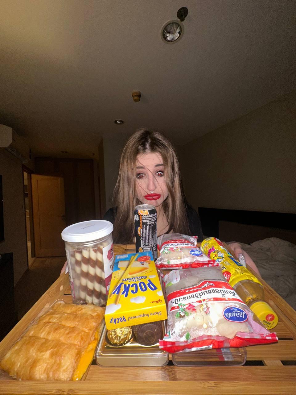 Кажется кто то проголодался. Кажется кто то проголодался.