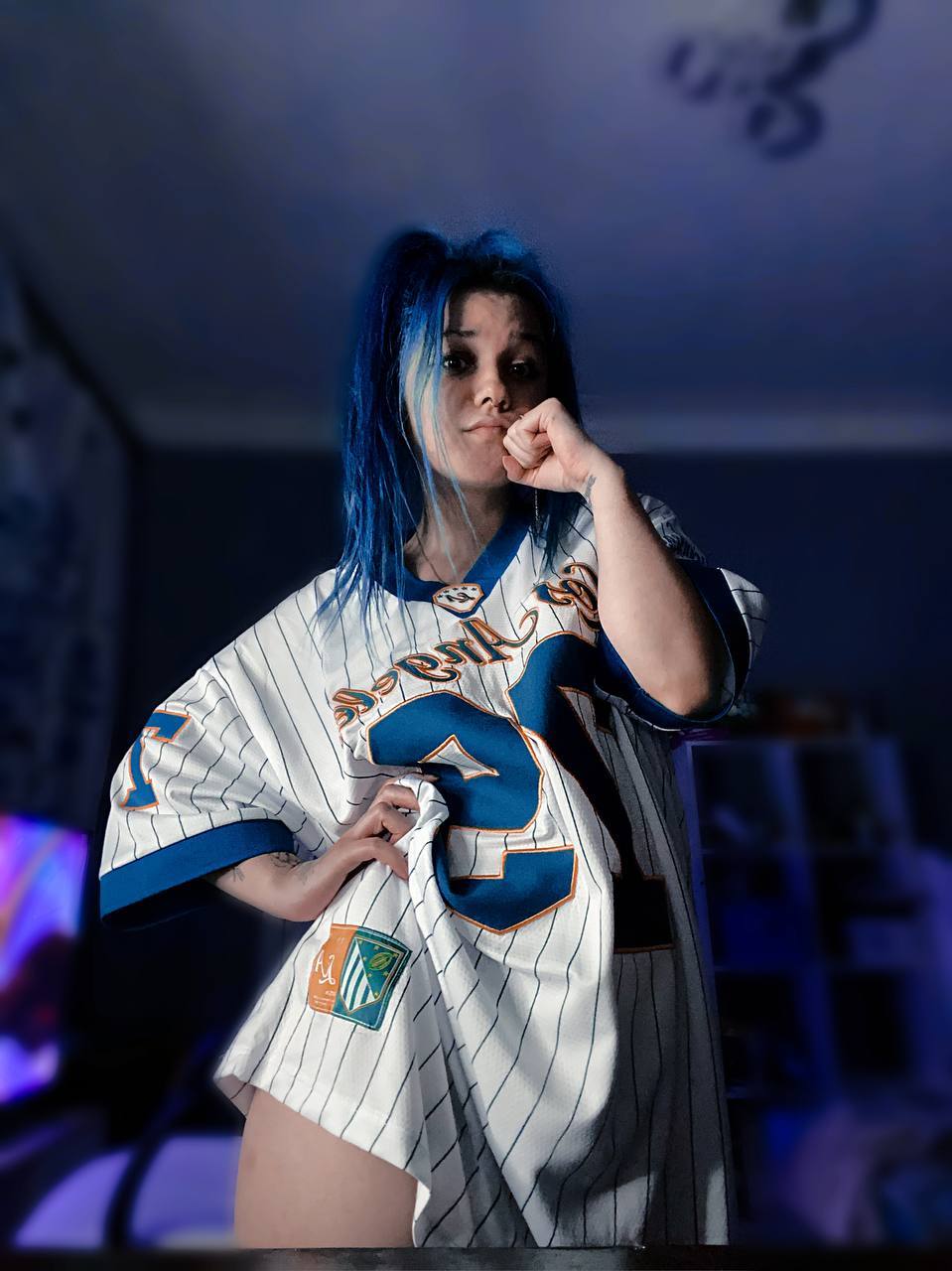 Смешной снимок kanima в спортивной футболке на голое тело. Смешной снимок kanima в спортивной футболке на голое тело.