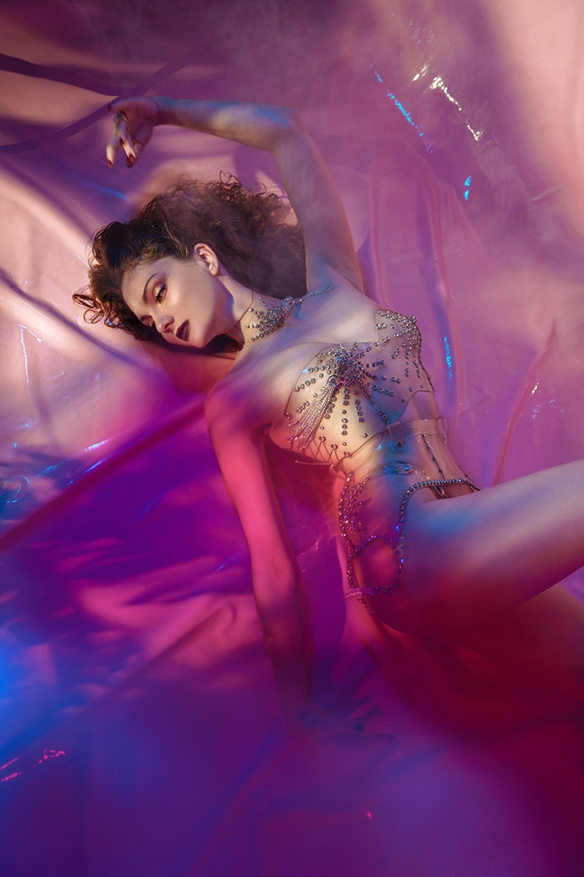 Горячая фотоссесия Дарье в нижнем белье телесного цвета. Горячая фотоссесия Дарье в нижнем белье телесного цвета.