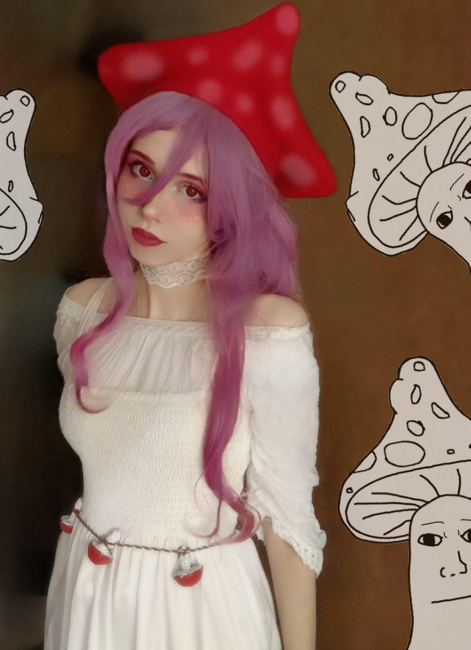 Смешные снимки "Чувыдла" в образе грибы мухомора. Смешные снимки "Чувыдла" в образе грибы мухомора.