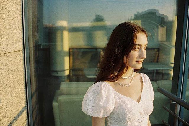 Фото в белом платье. Фото в белом платье.