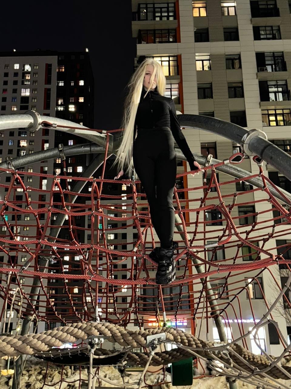 Фото на спорт площадке. Фото на спорт площадке.