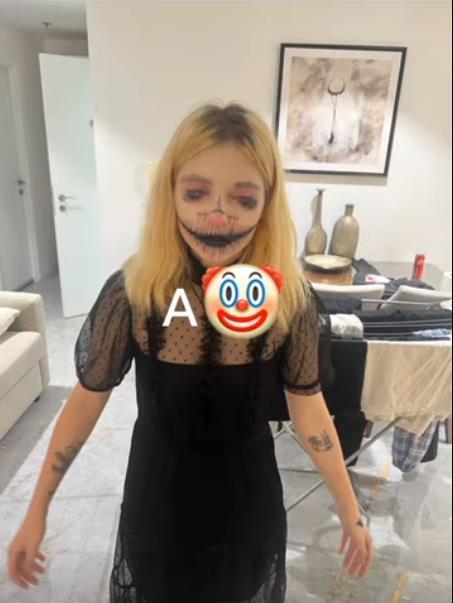 Сплитика - бывшая участника шоу Колледж, "девушка" с тяжелым детством. Сплитика - бывшая участника шоу Колледж, "девушка" с тяжелым детством.