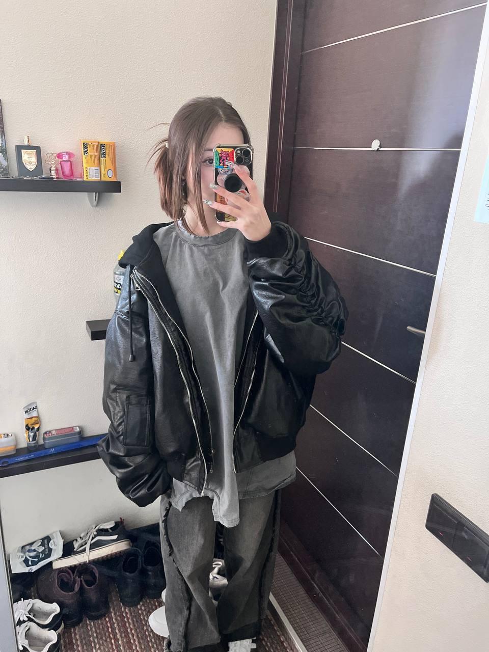 Очередное селфи в куртке перед выходом на улицу. Очередное селфи в куртке перед выходом на улицу.