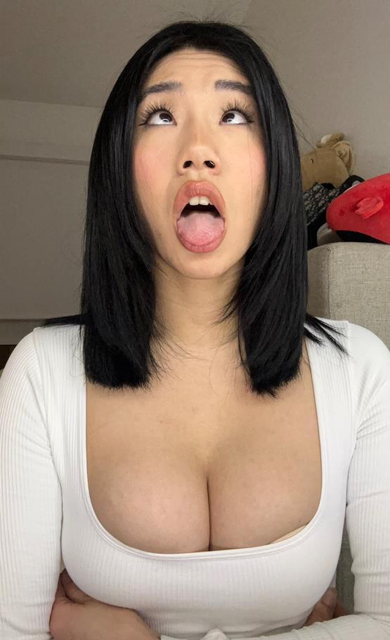 Ещё одно угарное селфи с высунутым языком. Ещё одно угарное селфи с высунутым языком.