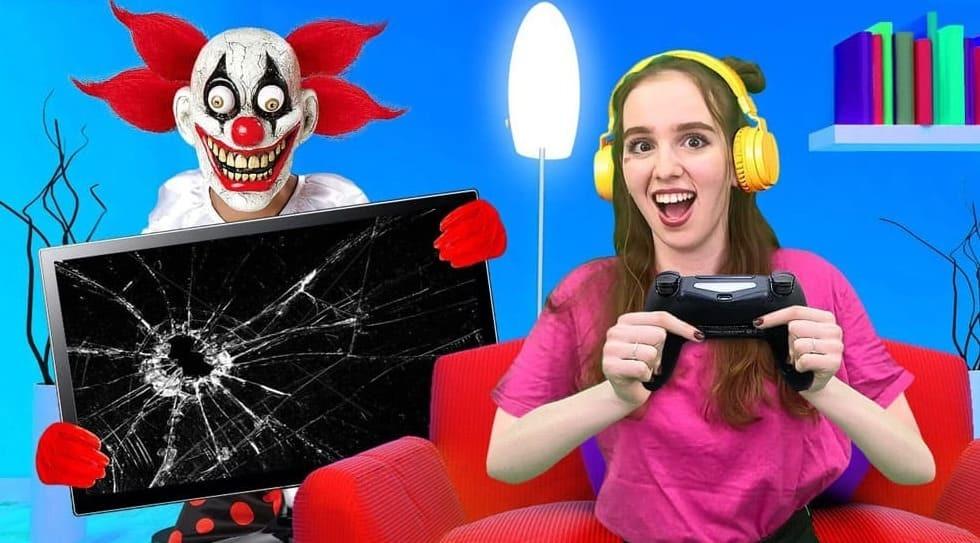 Риви и клоун. Риви и клоун.