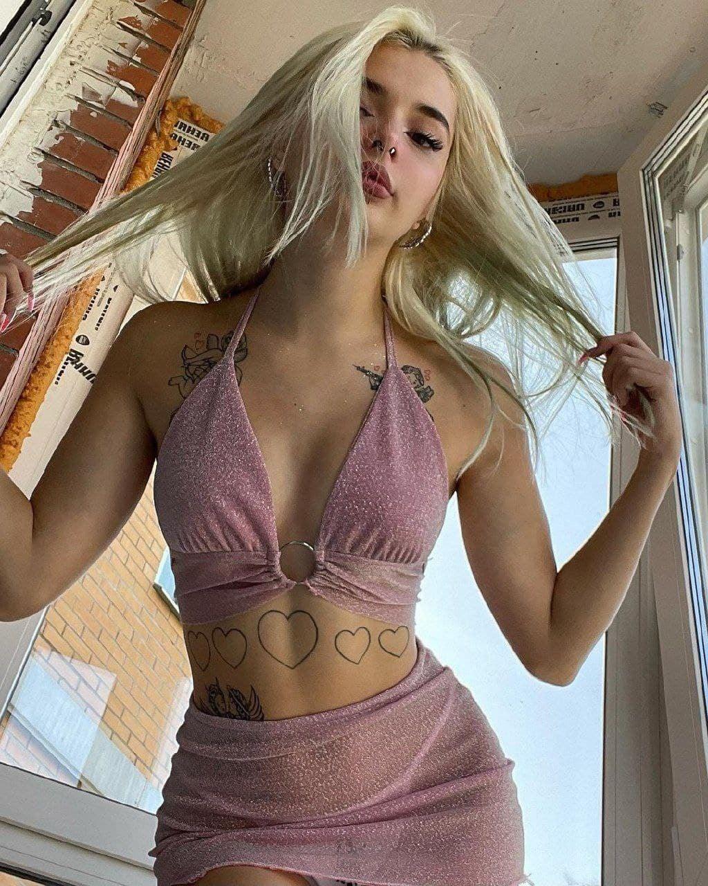 Инста ТикТокерша Nasteppa, которая не прочь показать свое обнаженное тело всем Инста ТикТокерша Nasteppa, которая не прочь показать свое обнаженное тело всем