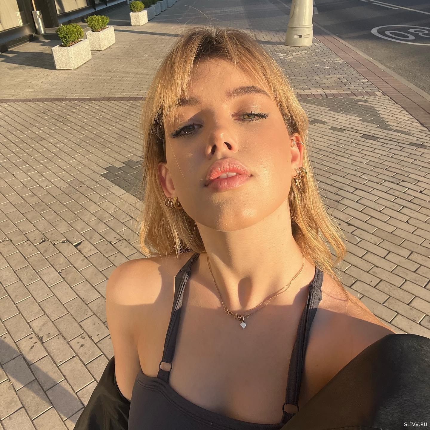 В январе 2023 года станцевала под "Collide" R&B Singer Йустине Скые. В январе 2023 года станцевала под "Collide" R&B Singer Йустине Скые.