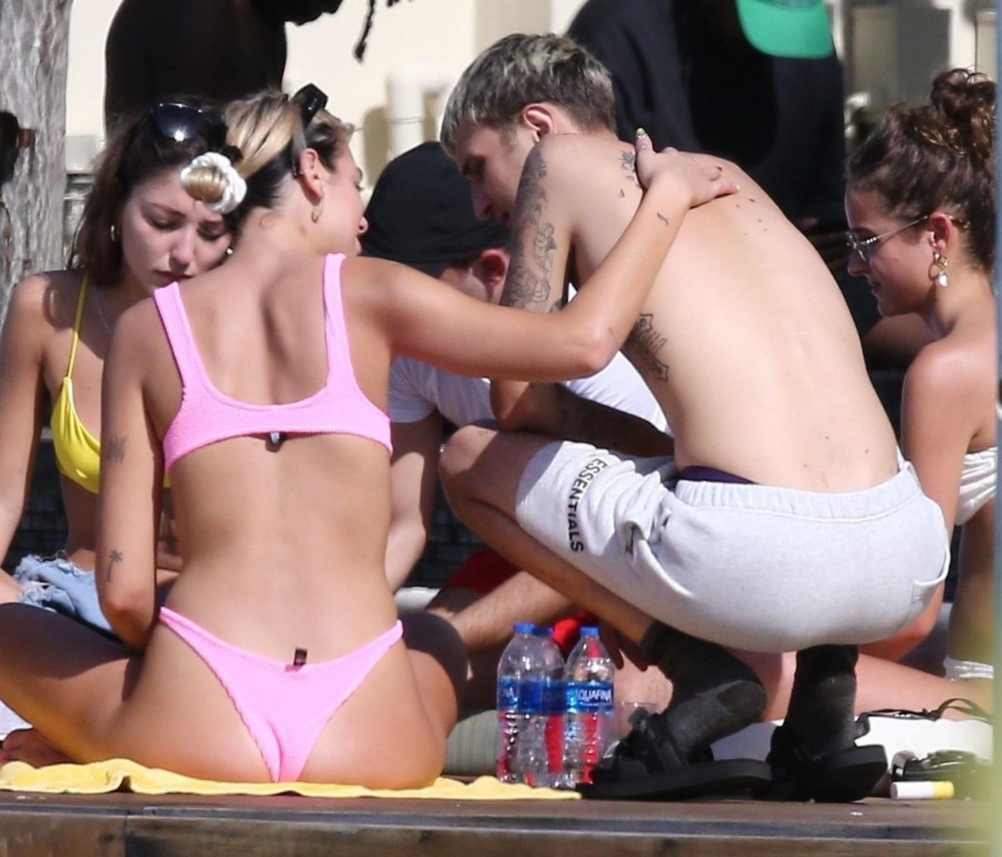 Дуа Липа Фото В Купальнике. Дуа Липа Фото В Купальнике.