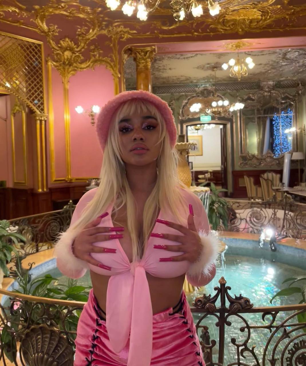 Тиктокерша Сарра наконец-то завела себе onlyfans, который мы с радостью сливаем его вам - бесплатно! Тиктокерша Сарра наконец-то завела себе onlyfans, который мы с радостью сливаем его вам - бесплатно!