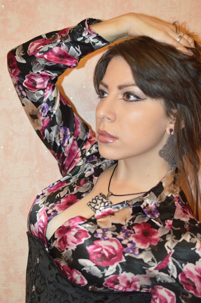 Белка позирует на фото. Белка позирует на фото.