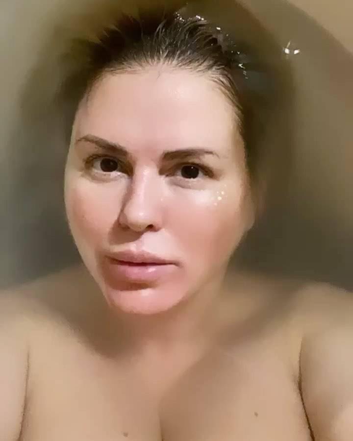 Анна Семенович слитые, Анна Семенович в ванне.