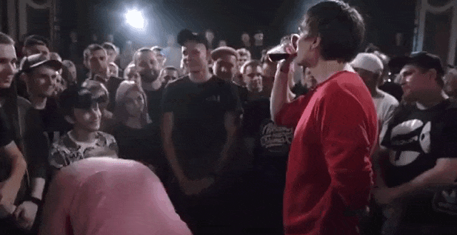 Гифка с рэп батла Славы КПСС и с Oxxxymiron. Гифка с рэп батла Славы КПСС и с Oxxxymiron.