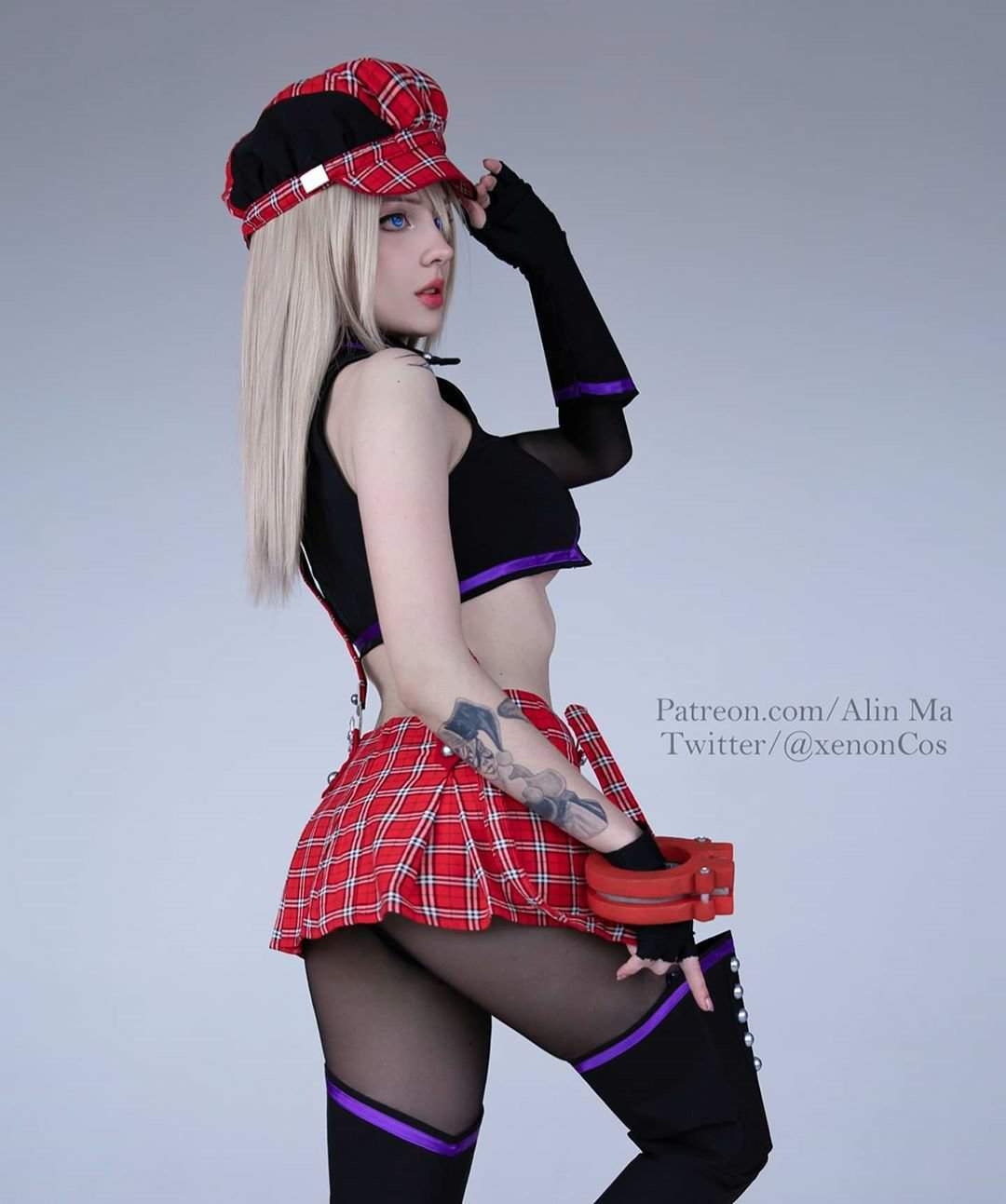 В данной подборке сливы деликатного характера, на которых частично голая показана.