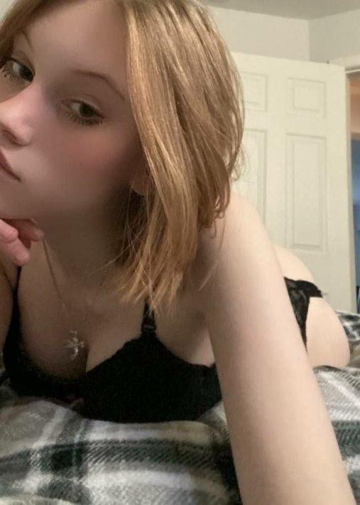 На днях в ТГ каналах появился шикарный слив Avvrorka из личного порно архива.