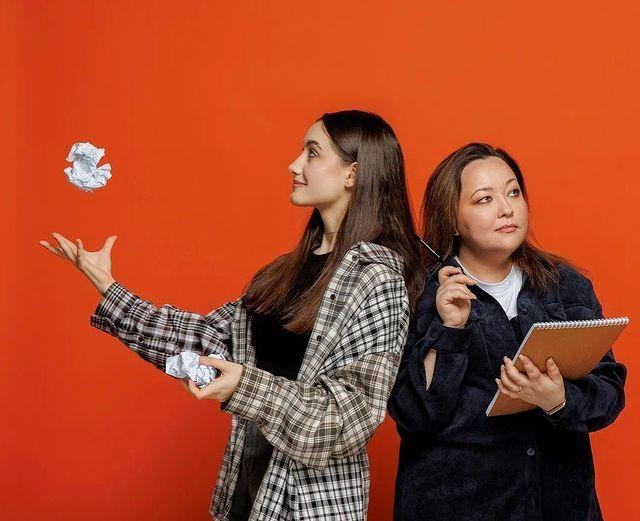 Классная креативная фотка с подругой юмористкой. Классная креативная фотка с подругой юмористкой.