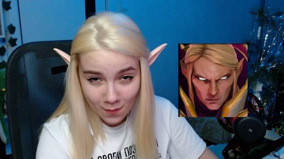 Угарный косплей снимок Али с эльфийскими ушами.