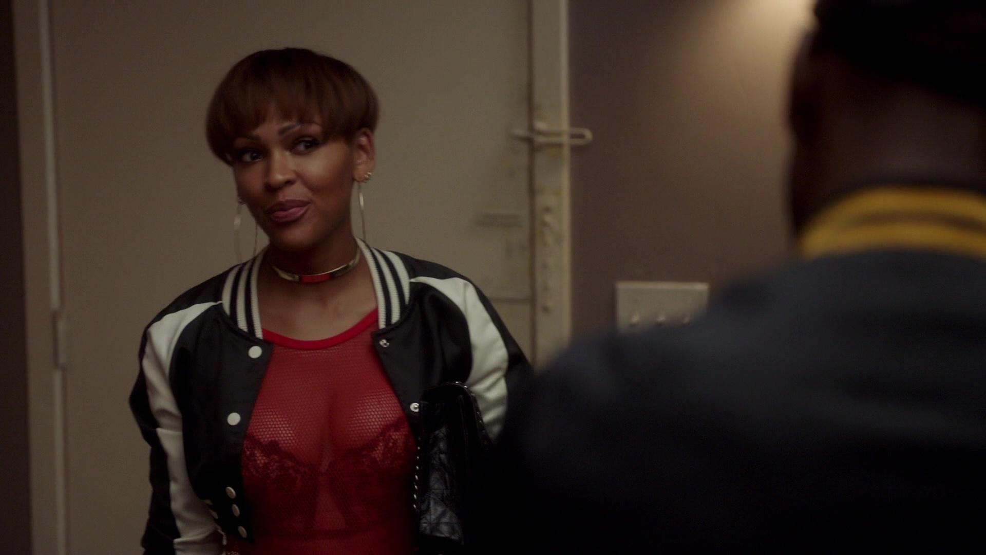 Фотка Миган в красной прозрачной майке. Фотка Миган в красной прозрачной майке.