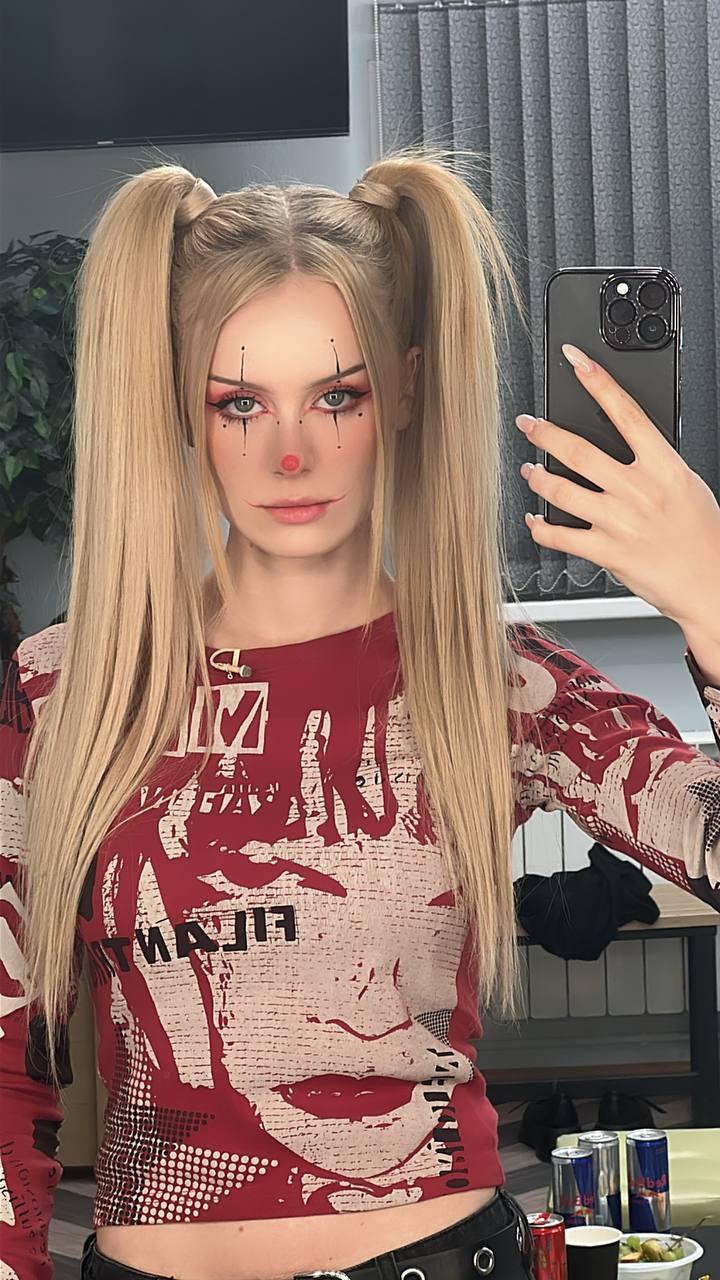 Перова на фоне бурж халифа. Перова на фоне бурж халифа.