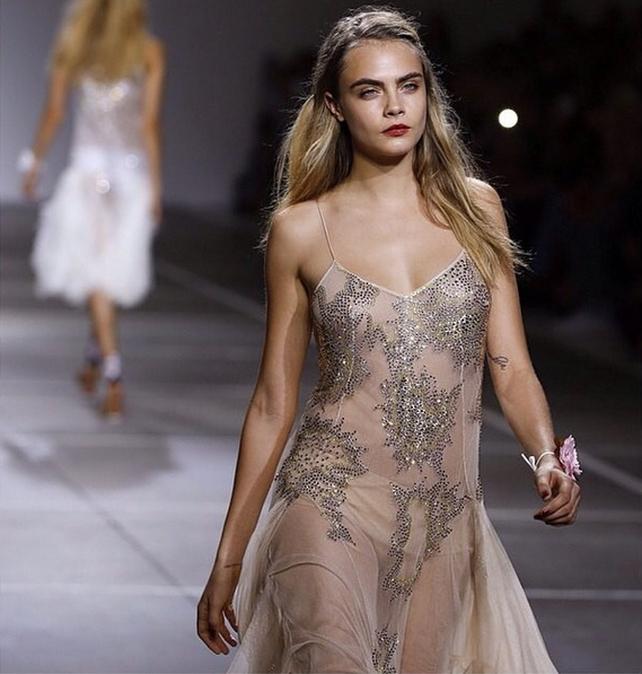 Cara Delevingne +18 сливы