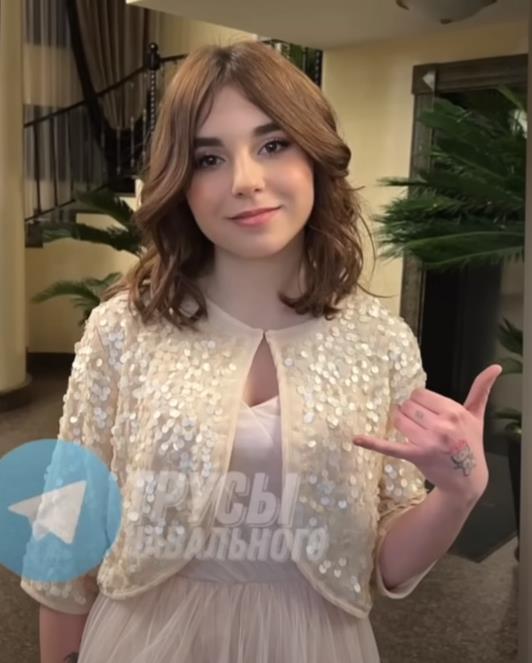 Я слишком интересная личность вам не понять. Я слишком интересная личность вам не понять.