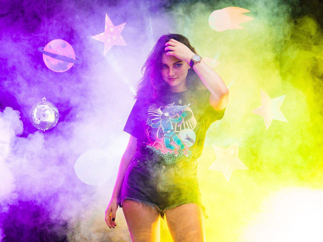 Красивая фотка Даши в джинсовых шортах. Красивая фотка Даши в джинсовых шортах.