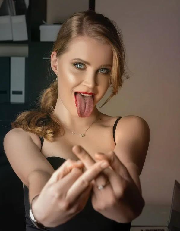 Является автором книги «История одной содержанки», которая так-же принесла красотке не малую популярность благодаря эротическому жанру. Является автором книги «История одной содержанки», которая так-же принесла красотке не малую популярность благодаря эротическому жанру.