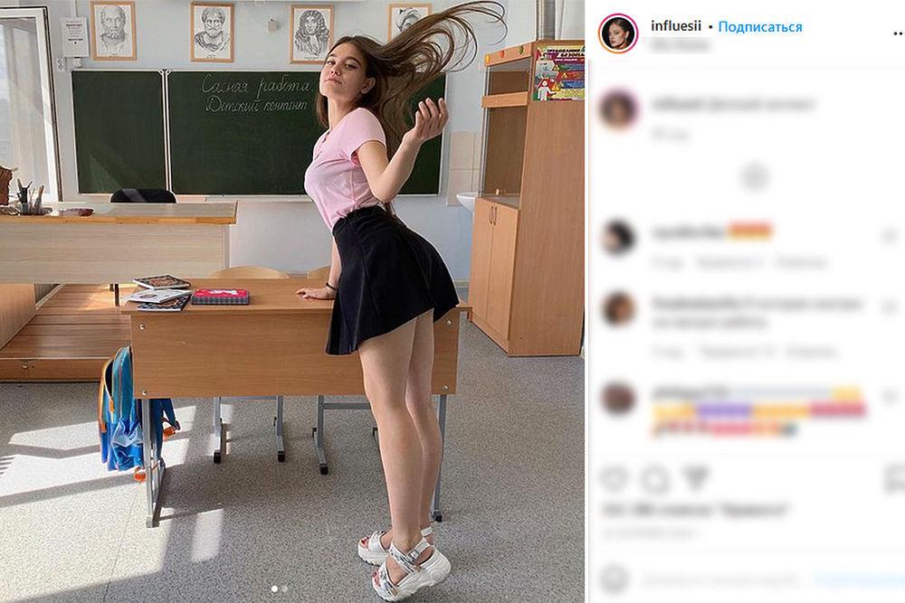 Девушка сделала красивый косплей из аниме "Kimetsu no Yaiba".