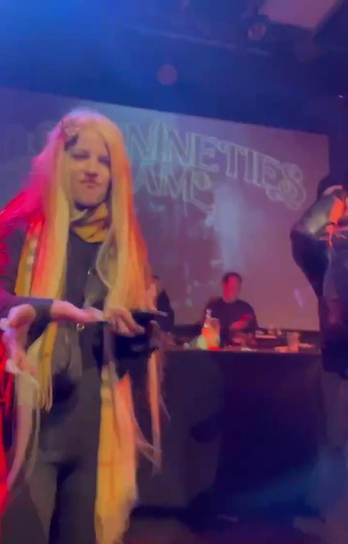 Фото на сцене во время концерта. Фото на сцене во время концерта.