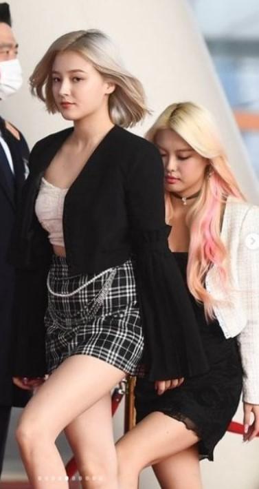 Нэнси Макдони MOMOLAND В купальнике "