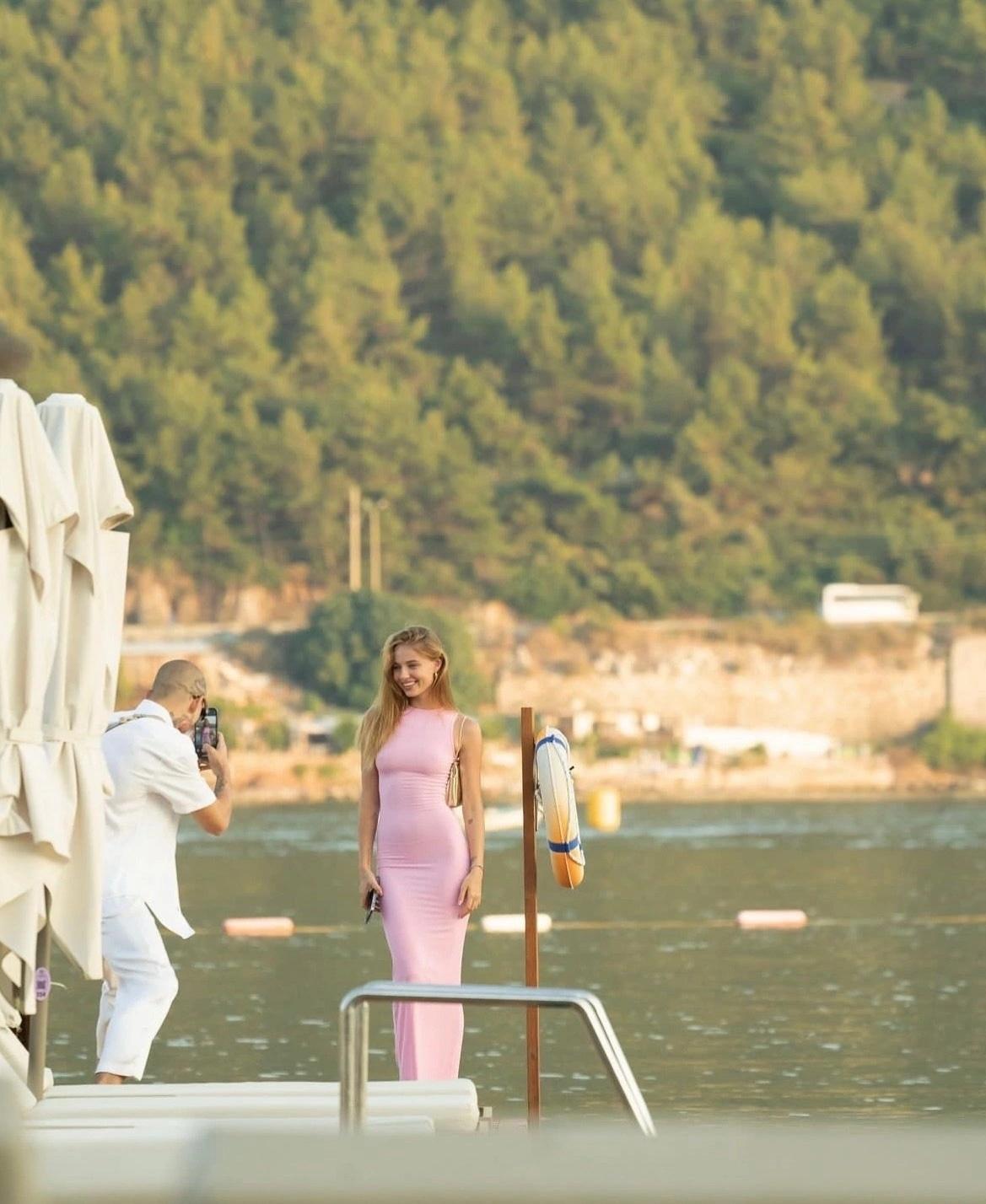 МЫ ВСТРЕЧАЕМСЯ?? (feat. Лиза Василенко) - YouTube МЫ ВСТРЕЧАЕМСЯ?? (feat. Лиза Василенко) - YouTube