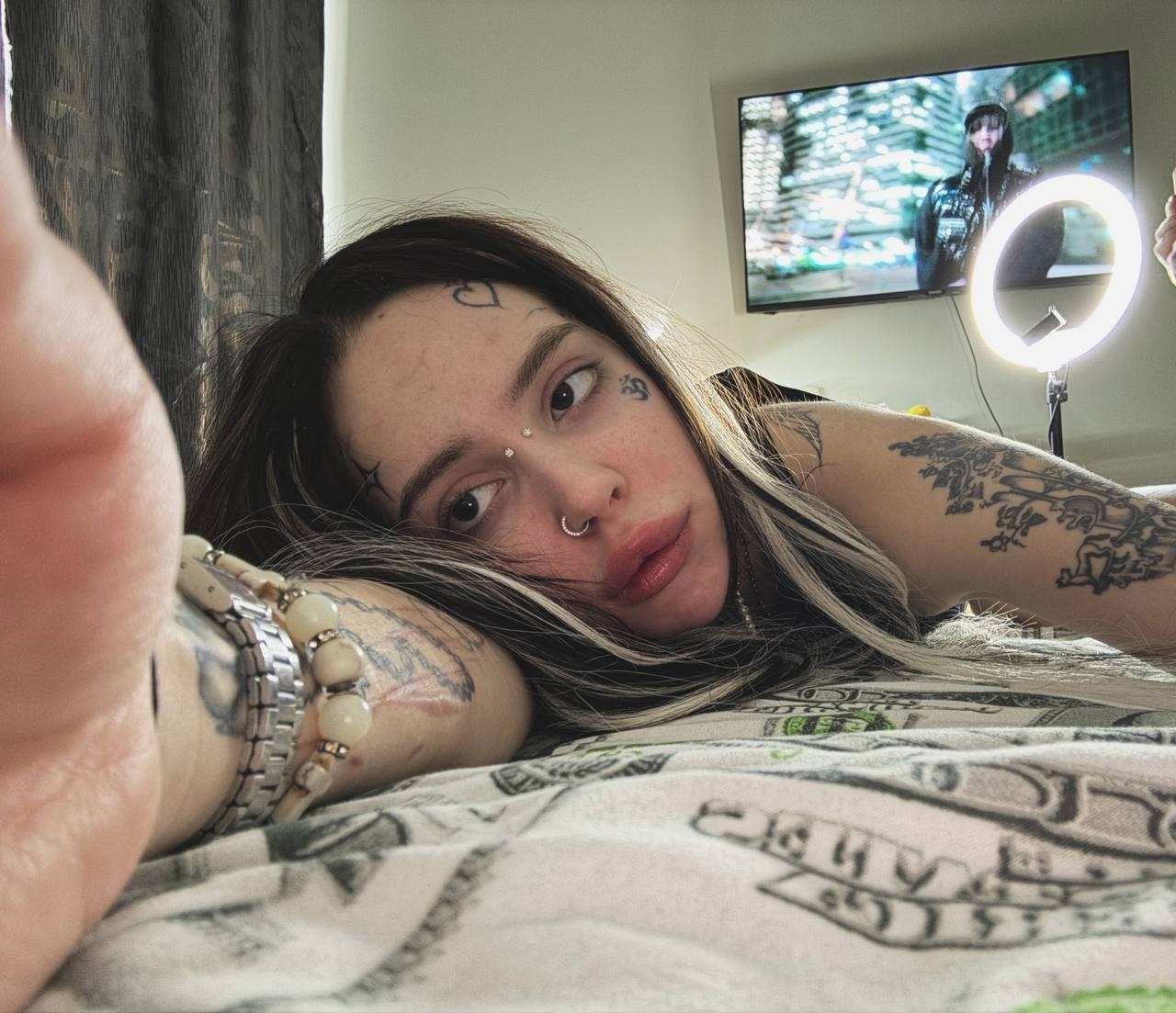 Откровенные селфи от Хапы. Откровенные селфи от Хапы.