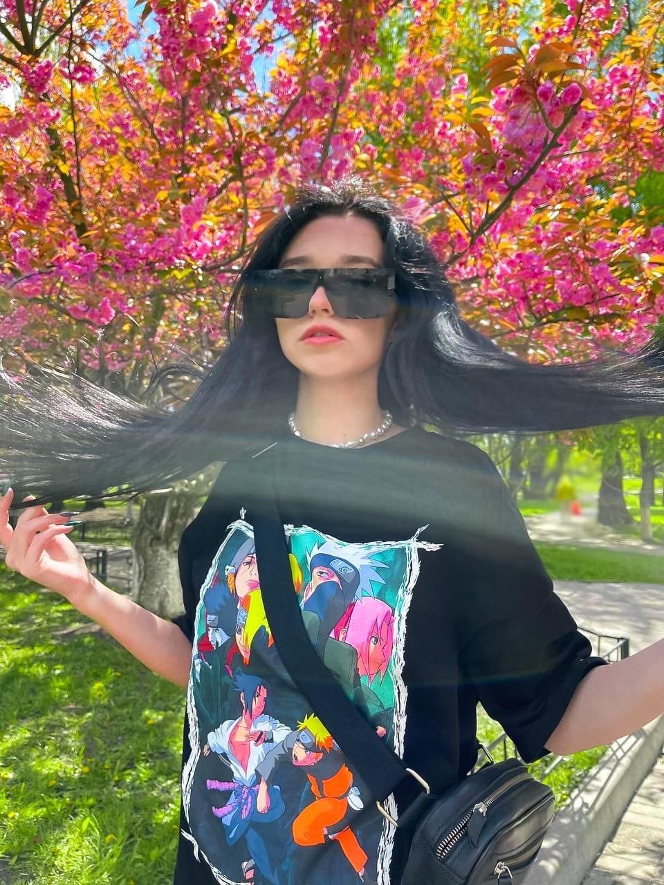 Летний кадр с Фещенко в аниме майке. Летний кадр с Фещенко в аниме майке.