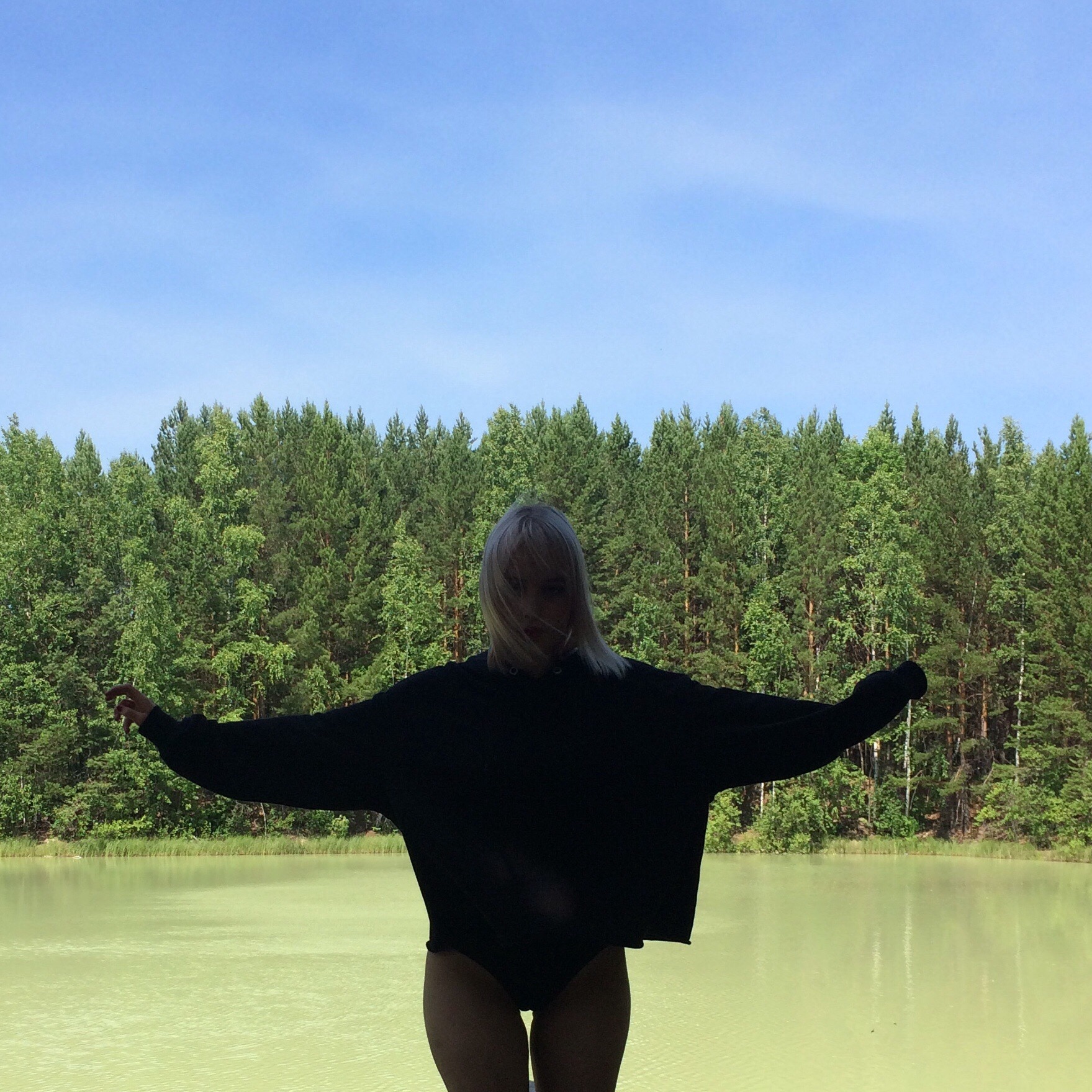 Слитое в сеть фото taybisox на природе в чёрной майке и трусах. Слитое в сеть фото taybisox на природе в чёрной майке и трусах.