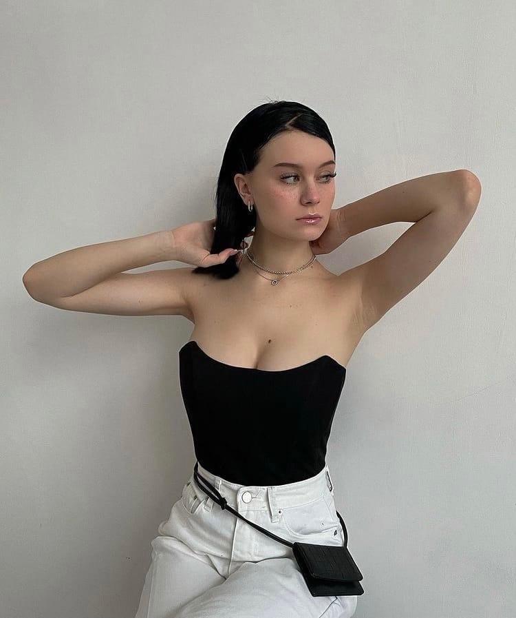 Ай эм Дошик показывает грудь слив. Ай эм Дошик показывает грудь слив.