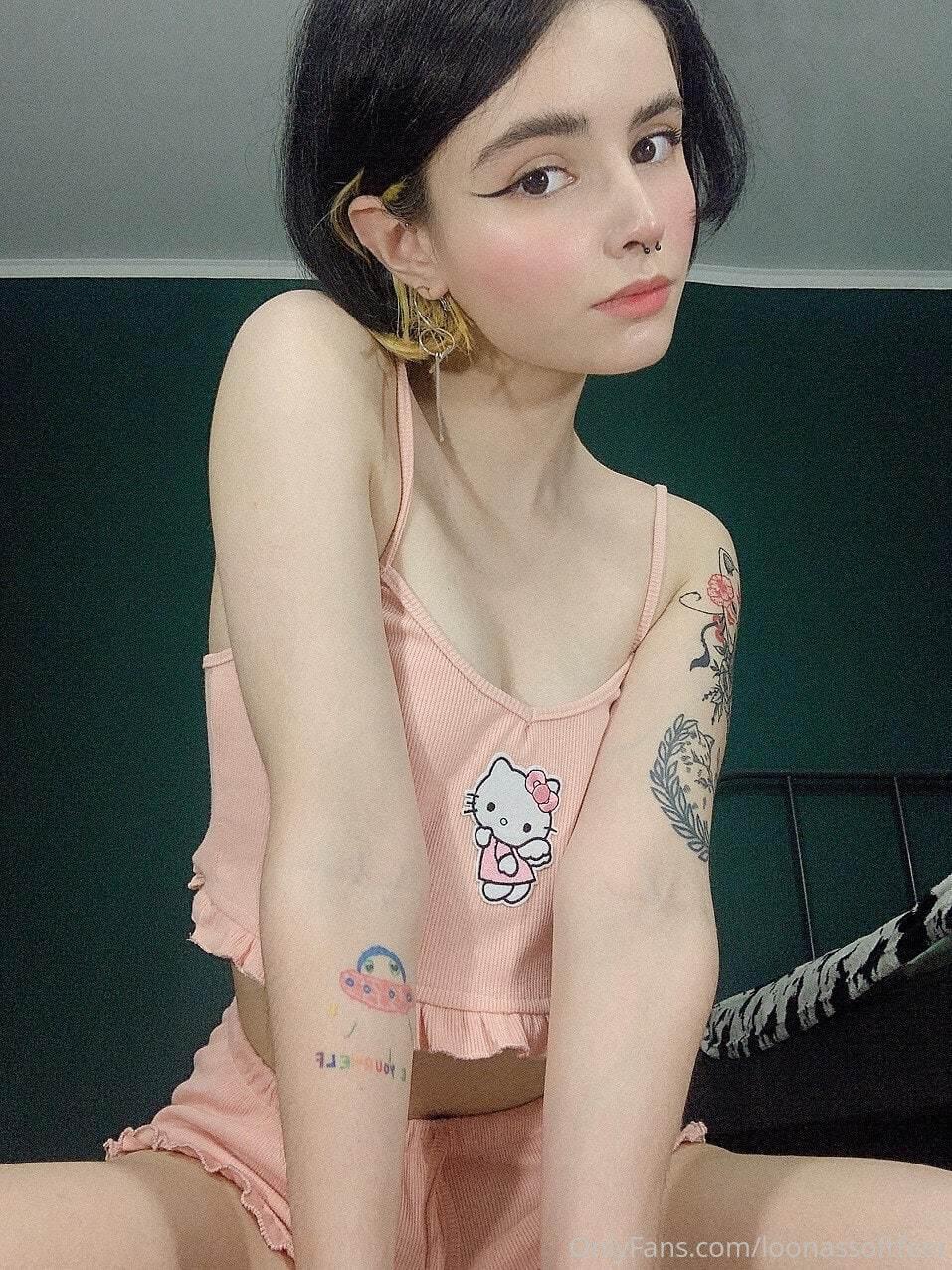 Слитые фотографии Loonassoftfeet (30 фото без цензуры).